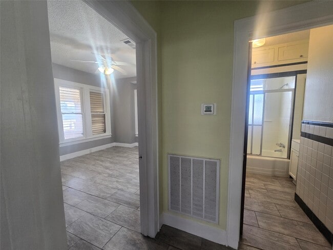 Building Photo - 3828 Ave S