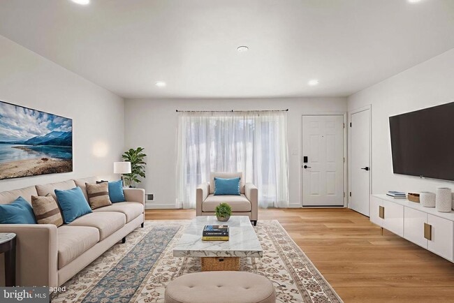 Building Photo - 1420 Gilbert Rd