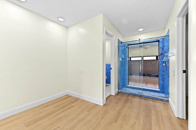 Building Photo - 571 SE Anchor Ln