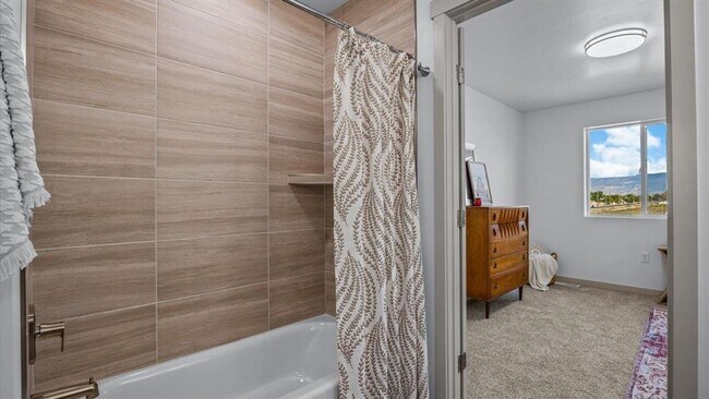 Building Photo - Caspian Way