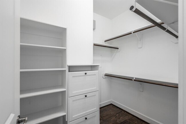 Building Photo - 312 W 28th St