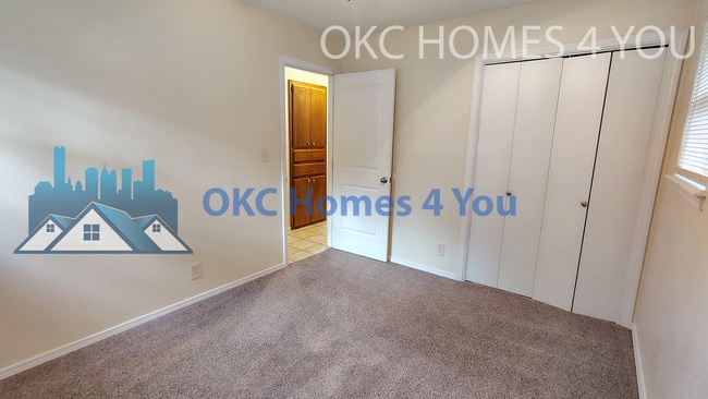 Building Photo - Live in Mustang and save $650 off the first full months rent!