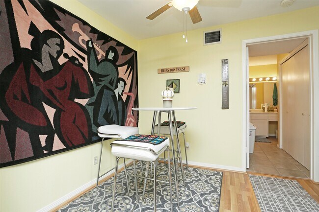 Building Photo - 2626 Holly Hall St