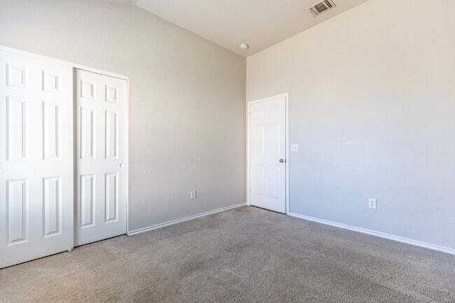 Building Photo - 9802 Vandenberg Way