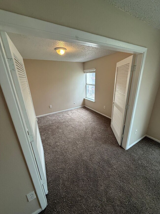 Building Photo - 3 Bed 2 Bath Available in Cottonwood Villas, Westminster