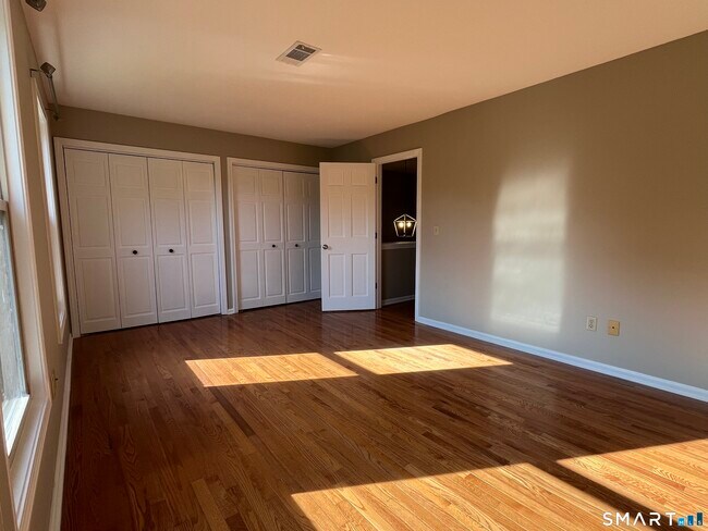 Building Photo - 124 Colonial Hill Dr