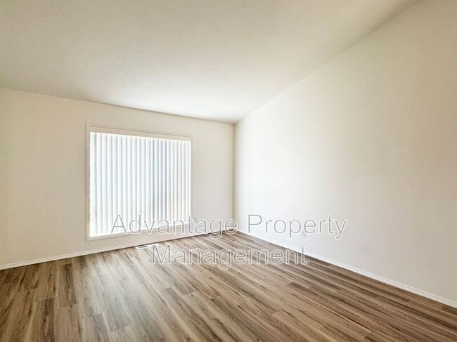 Building Photo - 1785 Cougar Ave SW
