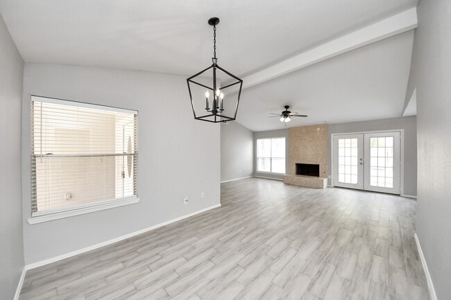 Building Photo - 19734 Oakland Valley Dr