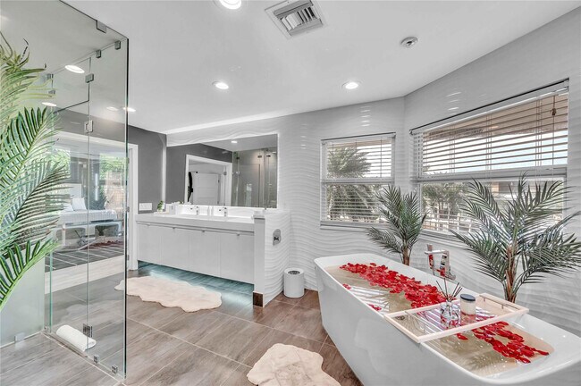 Building Photo - 2323 Delmar Pl