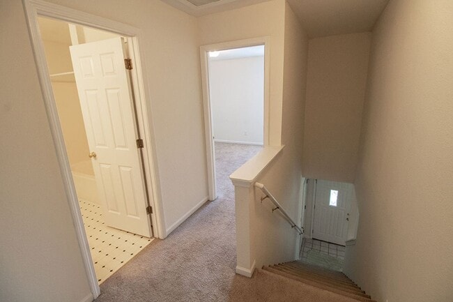 Building Photo - 5200-5202 Tessa Way