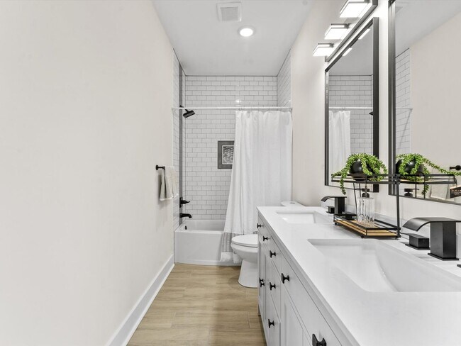 Building Photo - Modern Luxury Meets Everyday Comfort in Th...