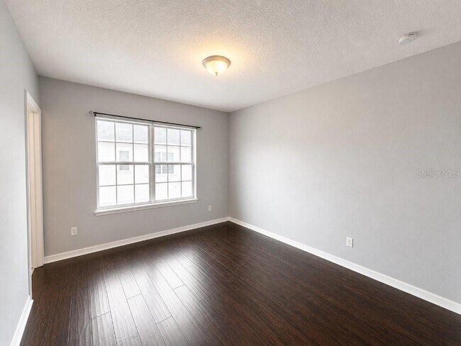 Building Photo - 373 Old Farm Ln