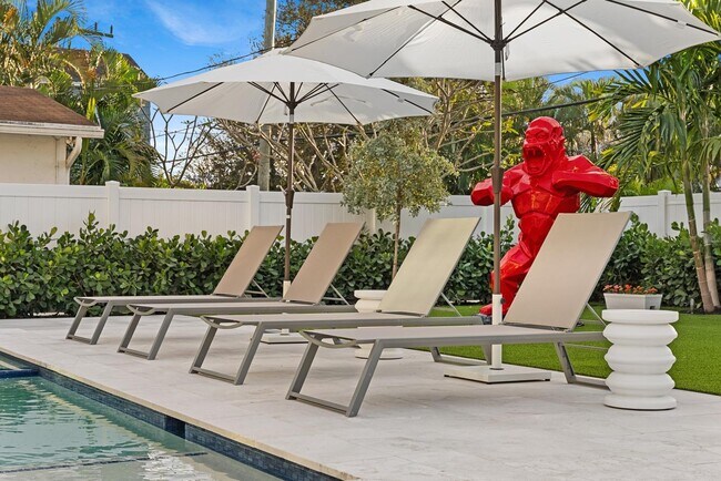 Building Photo - 220 S Swinton Ave