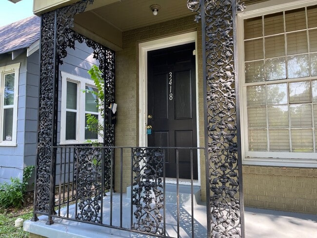 Building Photo - Broadmoor 2BR/2BA Duplex