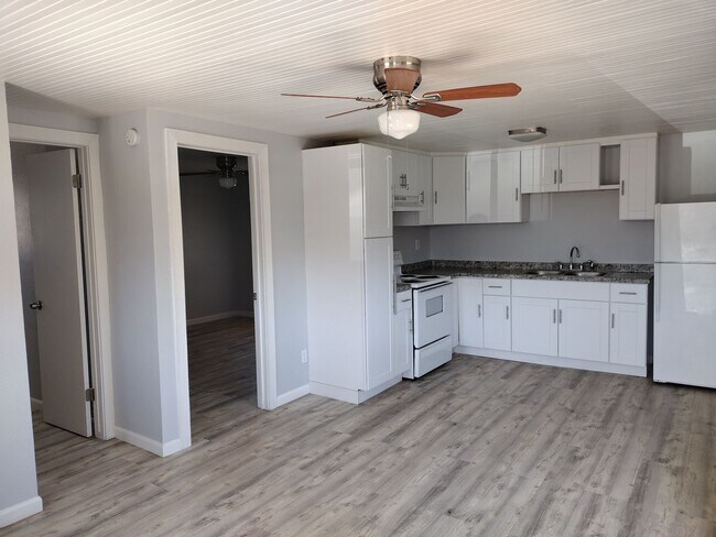 Building Photo - Newly Remodeled 1 Bedroom