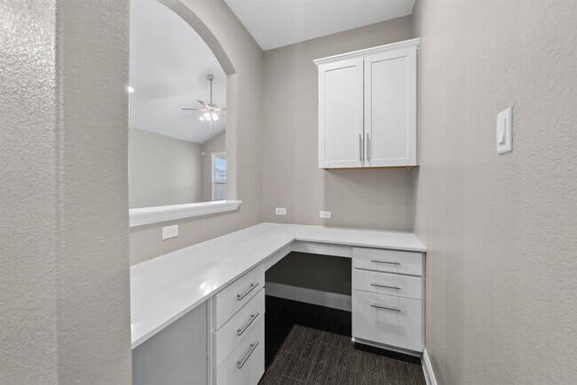 Building Photo - 408 Andele Way