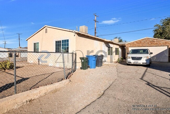 Building Photo - 301 Maxine Ave