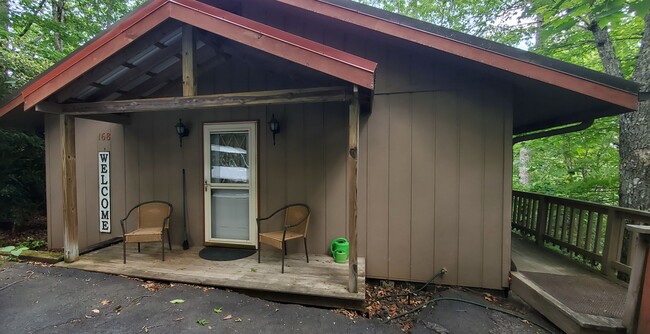 Primary Photo - Cozy 2 Bd/2Ba Home in Linville Land Harbor