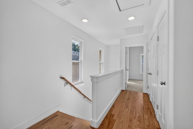 Building Photo - 617 Eastboro Dr