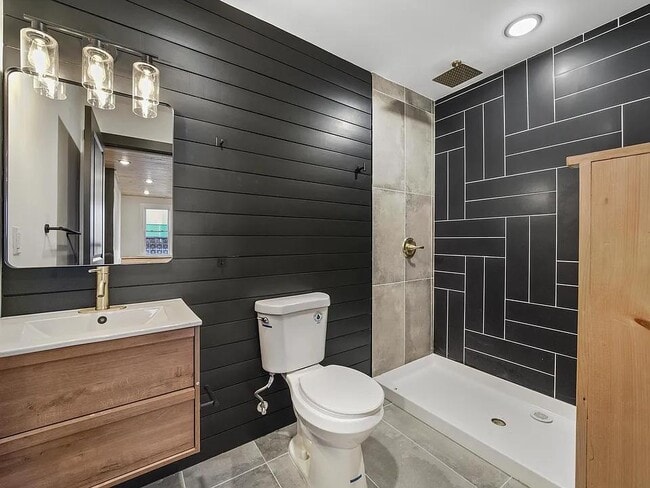 Building Photo - 370 Liberty Ave