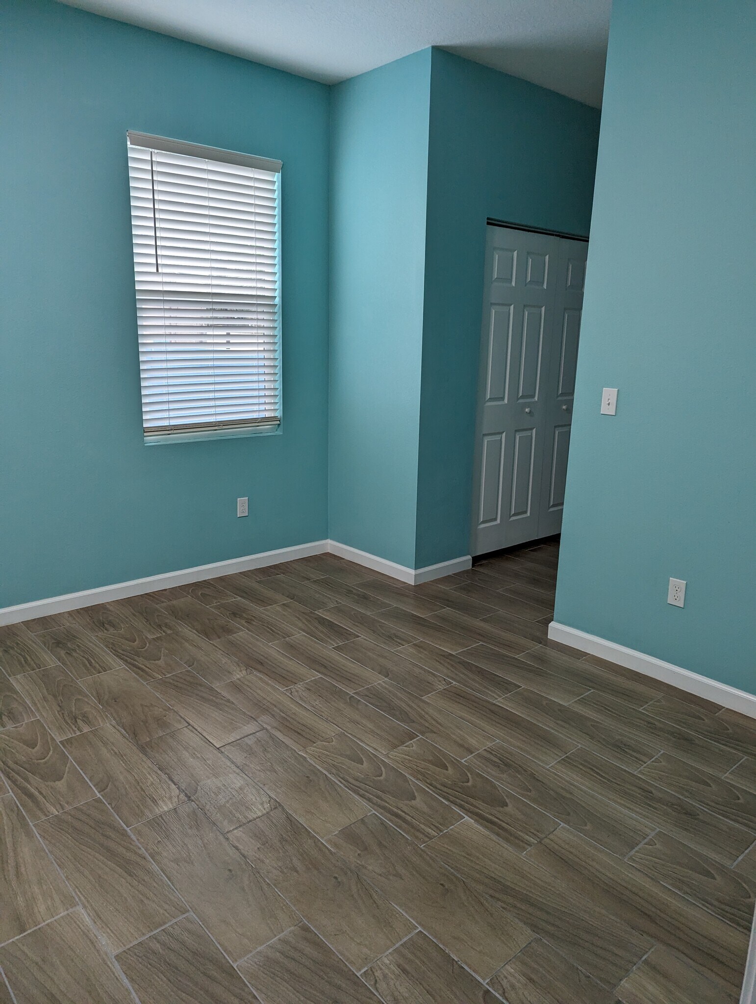 Building Photo - 2010 Seminole Blvd S