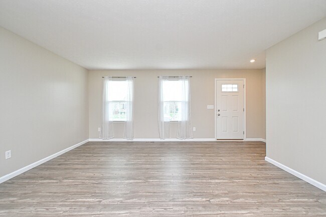 Building Photo - 5697 Julia Kate Dr