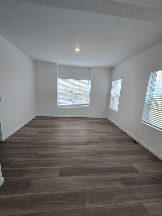Building Photo - Brand New Townhome within walking distance to Elementary School