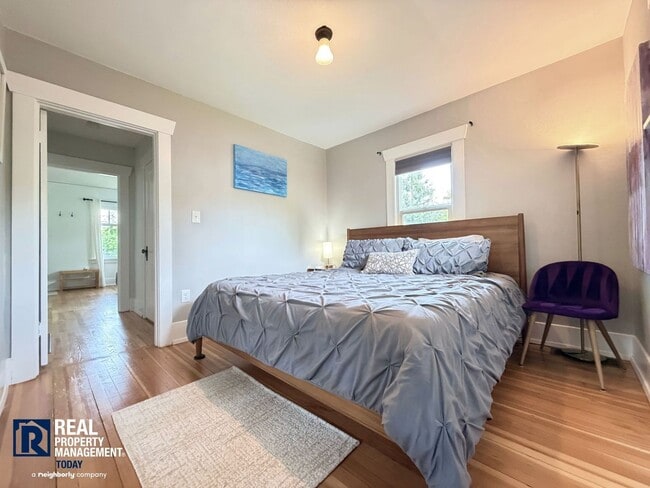 Building Photo - Fully Furnished North Tacoma Home Near Ruston Way & Stadium District!