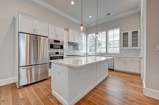 Building Photo - 2234 Lou Ellen Ln