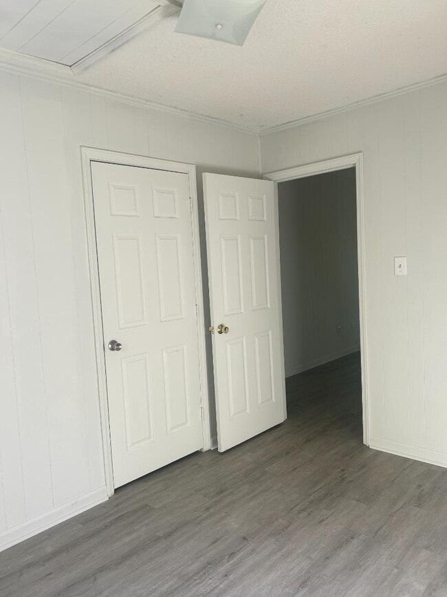 Building Photo - 208 Dent Ln