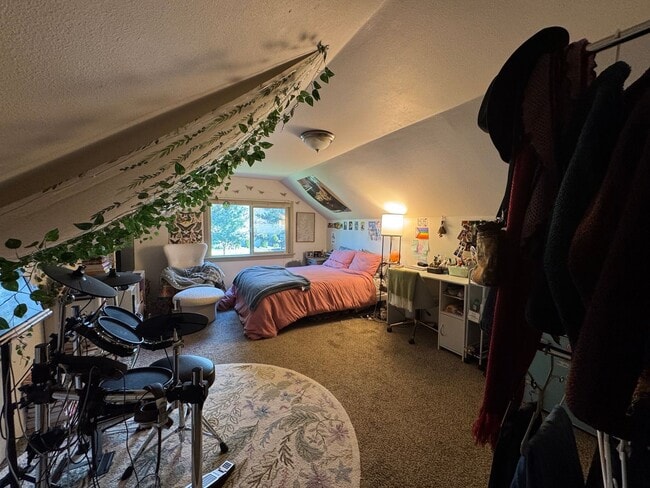 Building Photo - 7 Bed 2.5 Bath House - Near WWU