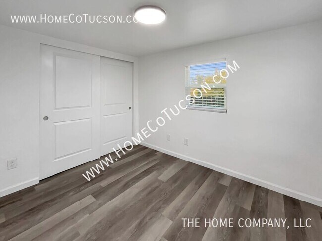 Building Photo - 6240 W Huxley Dr