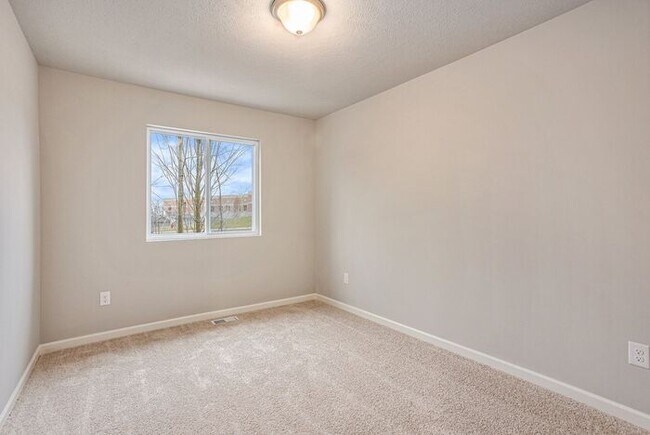 Building Photo - 3517 E Sedge Wren Dr