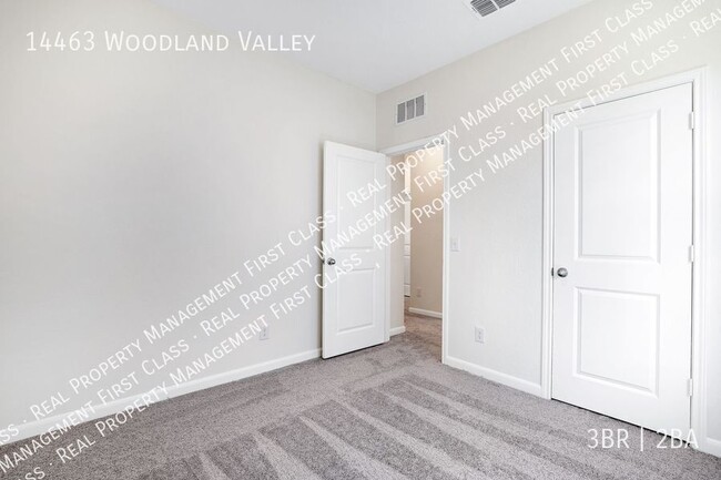 Building Photo - 14463 Woodland Vly