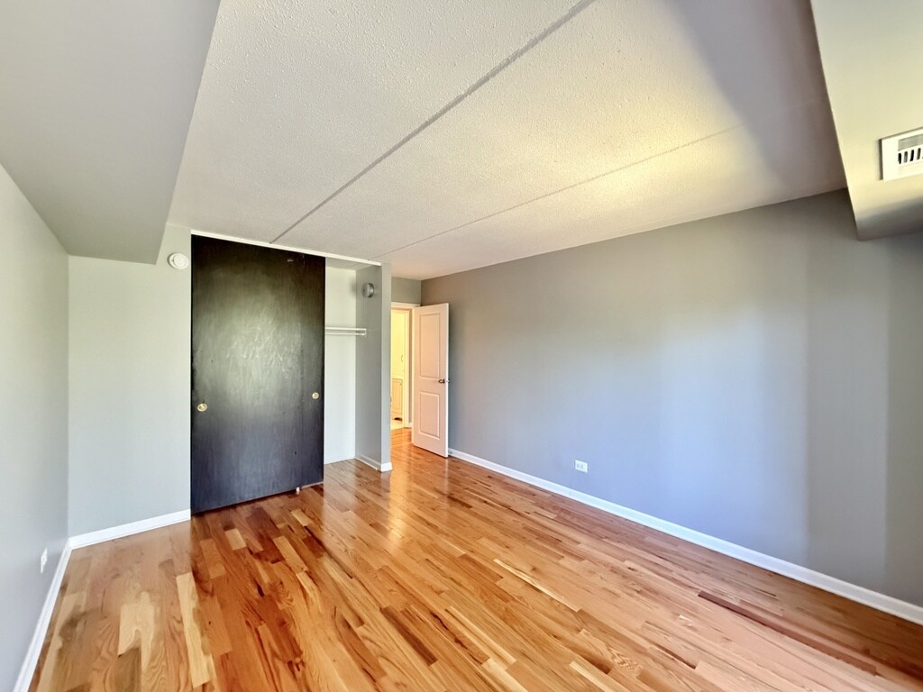 Building Photo - 525 N Quentin Rd
