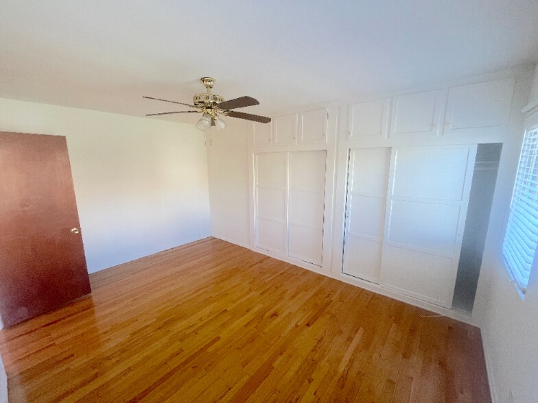 Building Photo - 1255 N Mansfield Ave