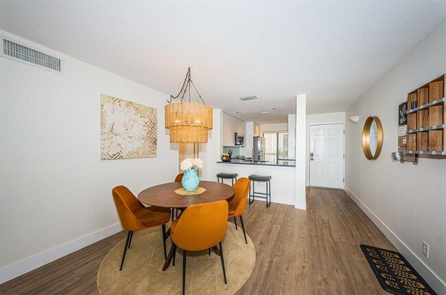 Building Photo - 6365 Bahia Del Mar Blvd S