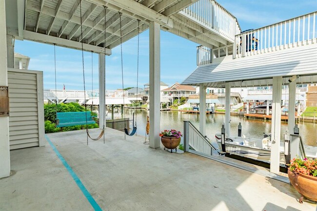 Building Photo - 12820 Camino Famoso Rd