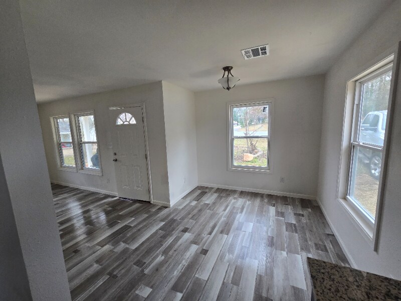 Building Photo - 810 S Cooper Ave