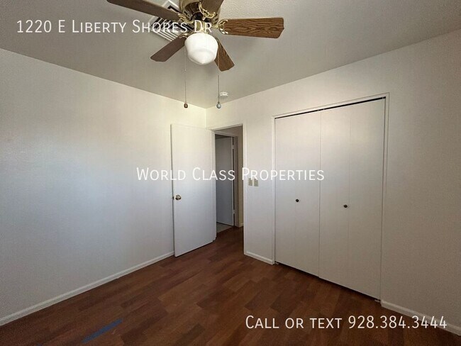 Building Photo - 1220 E Liberty Shores Dr