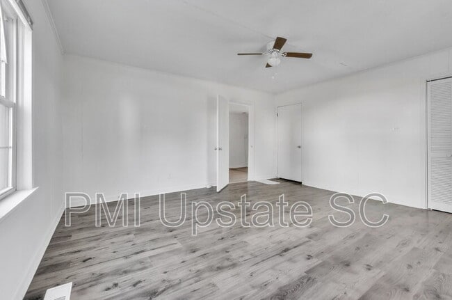 Building Photo - 109 S 7th St