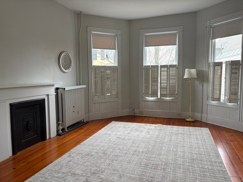 Spacious living room with bay windows - 24 Front St