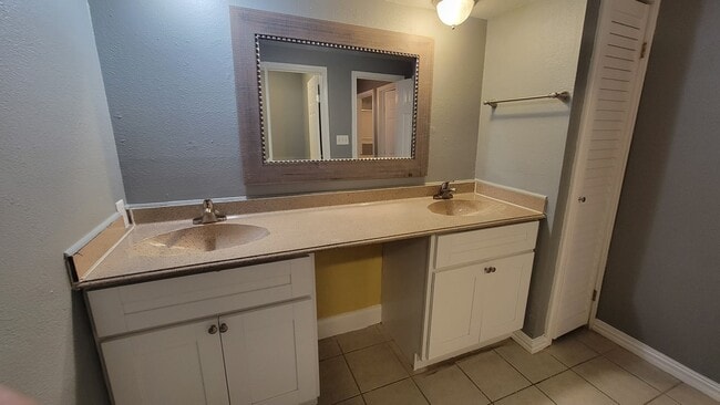 Building Photo - 12714 Corning Dr