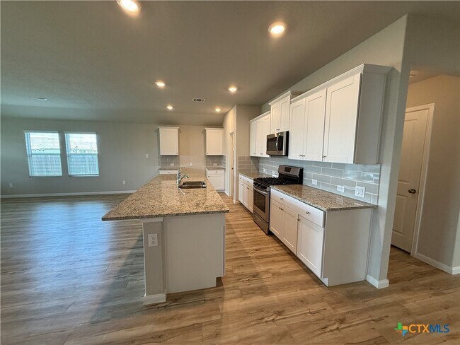 Building Photo - 554 Blue Stem Rd