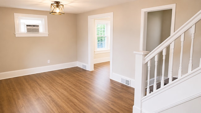 Building Photo - Charming 3 Bed / 2 Bath Single-Family Home in Barberton