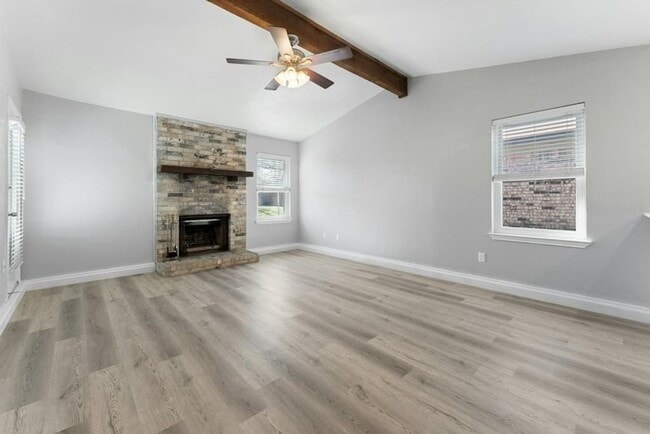 Building Photo - Spicewood Gold! 3-6 month leases available!