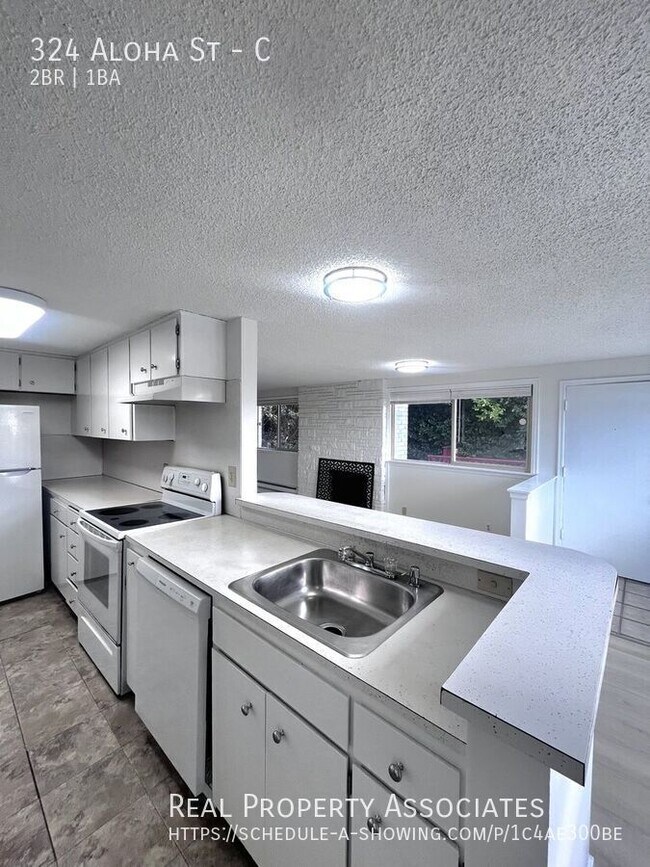 Building Photo - 324 Aloha St