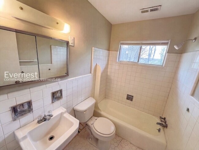 Building Photo - 208 Von Dale Dr