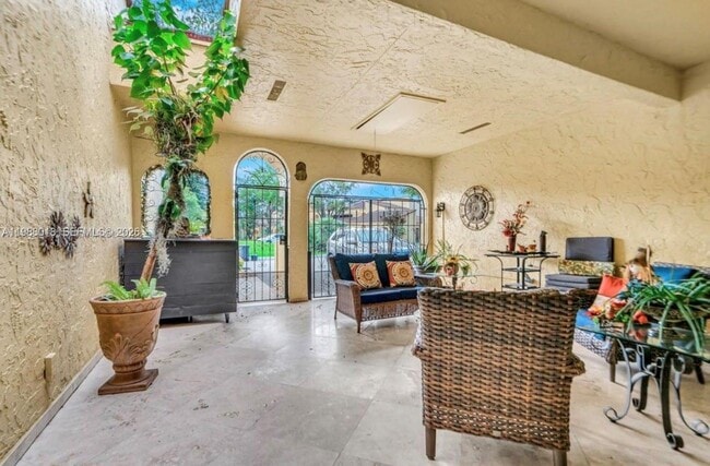 Building Photo - 3994 Estepona Ave