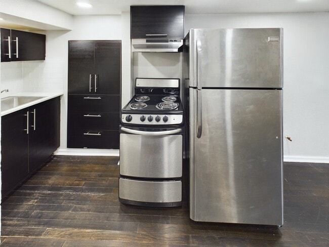 Building Photo - 605-602 Enid St